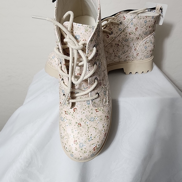 NWT ARIZONA JEAN CO. Falcon Anle boots - Picture 4 of 7